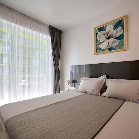 Maya Apartment- N Pools Apartment Mamaia