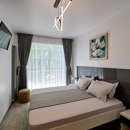 Apartment Maya Apartment- N Pools Mamaia