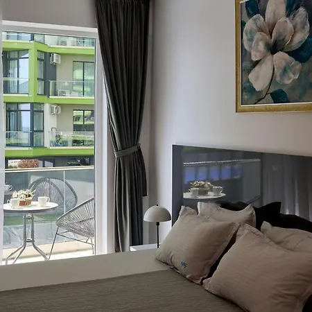 Maya Apartment- N Pools Mamaia