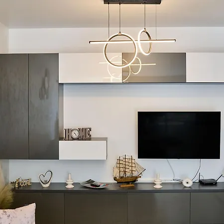 Maya Apartment- N Pools * Mamaia