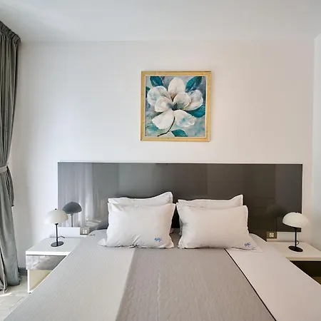 Maya Apartment- N Pools Apartment Mamaia