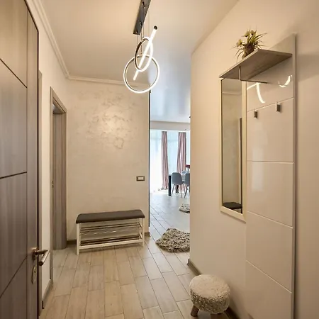 Maya Apartment- N Pools Mamaia