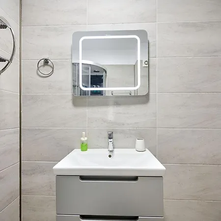 Maya Apartment- N Pools Apartment Mamaia